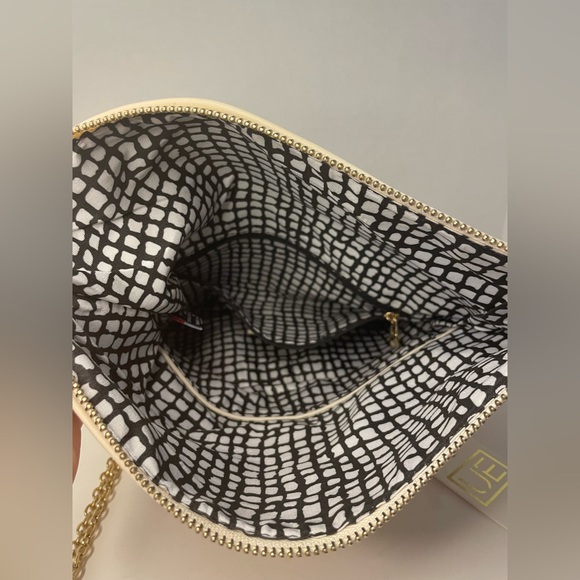 Urban Expressions Arabella Clutch Cream CROSSBODY Floral Perforated - Picture 4 of 7